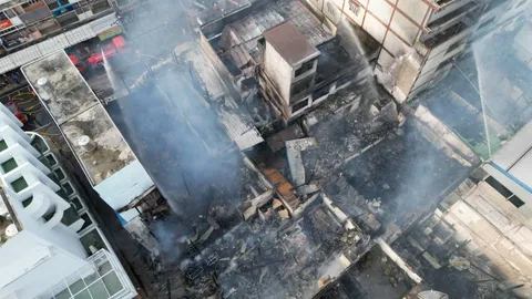 ไฟไหม้ย่านเศรษฐกิจกลางเมืองชัยภูมิ เผาวอดกว่า 30 คูหา เสียหายอาจถึงร้อยล้าน (คลิป)