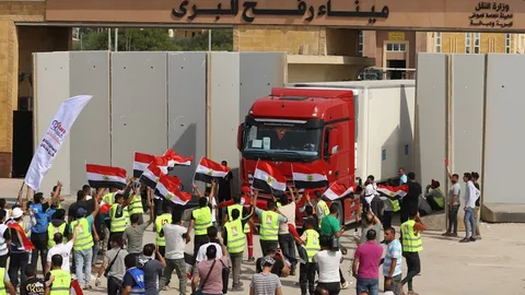 อียิปต์เปิดด่านราฟาห์ ขบวนรถขนเสบียงกลุ่มแรกเข้าสู่กาซาแล้ว