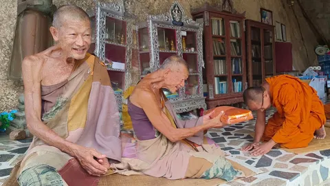 “พระจี้กงเมืองไทย” ห่มผ้าบังสุกุลตัดปะ ชาวเน็ตชมพระแท้ ไม่ปลุกเสก ฉันวันละมื้อ (คลิป)