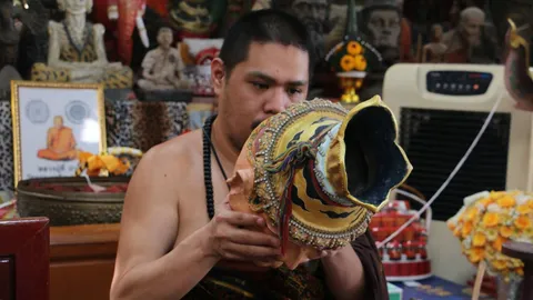 แห่ร่วมงานมุทิตาจิต "ฤาษีเณร" ศิษย์คล้ายของขึ้น ส่องเลขเด็ด 1/11/66 อ่างน้ำมนต์