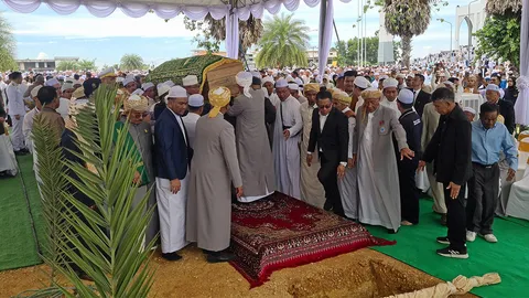 "ท่านอาศิส" ฝังมัสยิดสงขลา มุสลิมรวมใจร่วมพิธีแน่น