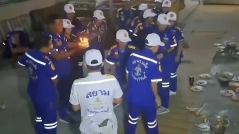 ร้านใจดี จัดงานวันเกิดให้ใหม่ กู้ภัยทิ้งเค้ก ออกช่วยผู้บาดเจ็บ