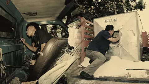 "แท็งก์บอมบ์" ระเบิดสยองกลางกรุง พลเมืองดีแกะรอยฆาตกรปริศนา  