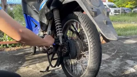 "อุทาหรณ์" แม่พา 5 ขวบ ซ้อน จยย. ชายเสื้อพันโซ่ ดึงแขนขาดสะบั้น