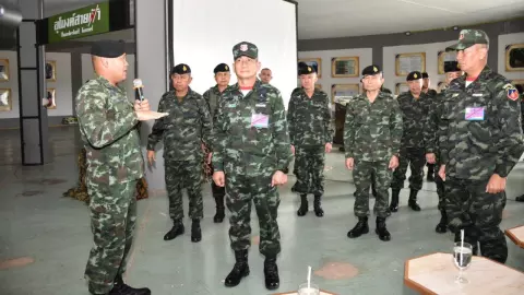 ผบ.ทบ. เยี่ยม กกล.สุรศักดิ์มนตรี ปลุกทหารคือรั้วของชาติ เข้มสกัดยาเสพติด