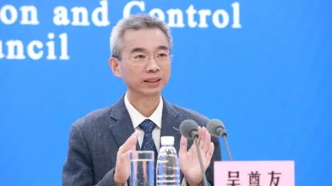 แพทย์จีนผู้ผลักดันมาตรการล็อกดาวน์ต้านโควิด-19 เสียชีวิตแล้ว