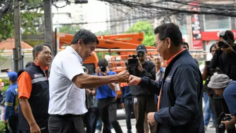 ดีต่อใจหลังสวนไร้สายไฟ การไฟฟ้าฯชนกำปั้น “ชัชชาติ” รื้อเสร็จใน 3 วัน