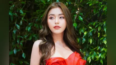 "ธัญญ่า อาร์สยาม" ฟาดกลับกลางไลฟ์ สาวแฉ “นักร้องโลก 4 ใบ”