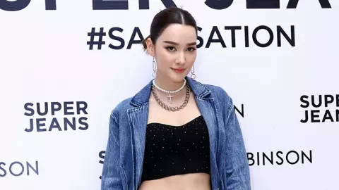 “เดียร์น่า” อวย “ลิซ่า แบล็คพิงค์” ตัวเล็กแต่เซ็กซี่! ดูไม่เครียดเรื่องต่อสัญญา