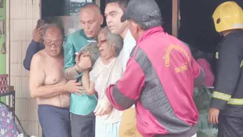 ชาดา ฮีโร่ร่วมกับหลานชาย ฝ่าเพลิงไหม้ ช่วยป้าเล็ก กลางเมืองอุทัยฯ (คลิป)