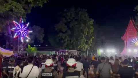 "ออกพรรษาเดือด" โจ๋คู่อริตีกันยับหน้าเวทีหมอลำ เจ็บเพียบ-สลบ 1 (คลิป)