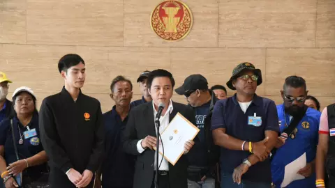 งานเข้า "โรม" ศปปส.เกาะติด "ตั๋วปารีส" ยื่น กมธ.มั่นคงฯ หาต้นตอ เงินหนุน