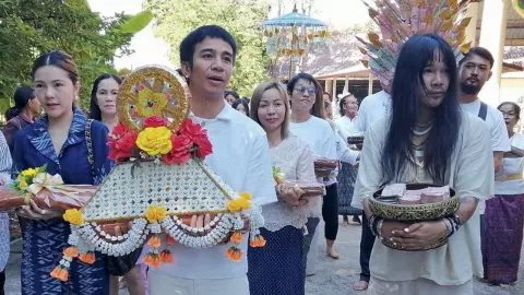 “ก้อง ห้วยไร่” ตั้งกองกฐินนำเงินจากทิปทำบุญทั้งหมด “ต้องเต” แต่งหญิงแก้บนหนัง