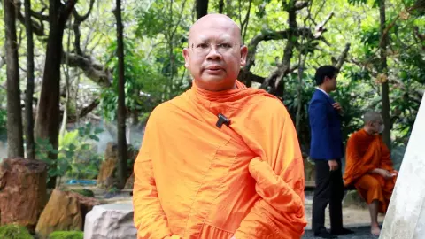 พระเดชพระคุณ และ 2 นิสิตดุษฎีบัณฑิต มจร.วัดไร่ขิง คว้ารางวัลตาราอวอร์ด