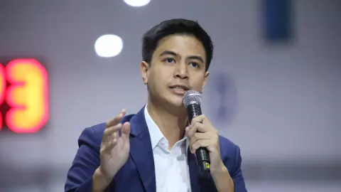 “พริษฐ์” ปัด รวมเสียงให้คนโหวตไม่เห็นด้วยขับ “ไชยามพวาน” ออก ยันจุดยืนโหวตเห็นด้วย