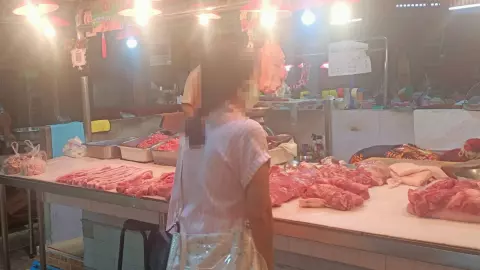 แม่ค้าเขียงหมูอุทัยธานี ครวญหมูหน้าฟาร์มขึ้นราคา จ่อขยับตามหลังแบกขาดทุนไม่ไหว