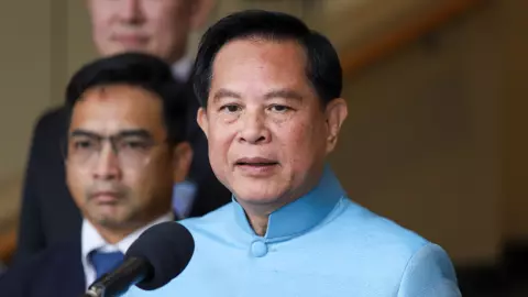 “พีระพันธุ์” สั่งเร่งแก้ปมปั๊มแก๊สปิดตัว กระทบรถตู้-แท็กซี่ ชี้ตั้งคณะทำงานแล้ว