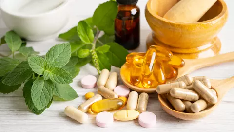 ทำข้อมูลเตือนกินสมุนไพรกับยาปัจจุบัน