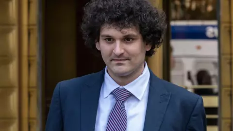 ราชาเงินคริปโตฯ "แซม แบงก์แมน-ฟรายด์" ถูกตัดสินความผิดฐานฉ้อโกง