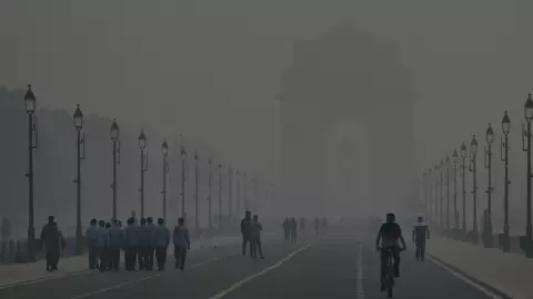 ค่ามลพิษทางอากาศในนิวเดลี วิกฤติหนัก สูงกว่าเกณฑ์ WHO ถึง 100 เท่า