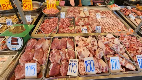 เขียงหมูราชบุรียืนราคาเดิม แม้ราคาหน้าฟาร์มขยับ เผยต้องสู้กับราคาหมูเถื่อน