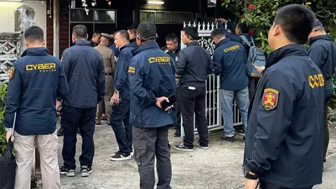 ตร.บุกรวบถึงบ้าน หนุ่มหัวร้อน โพสต์ด่า-ขู่ฆ่านายกรัฐมนตรี ผิดหวังการเมืองไทย