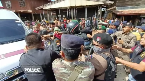 คุมทำแผน มือมีดโหด แทงผิดตัว ดับหนุ่ม 17 ชาวบ้านรุมประชาทัณฑ์ (คลิป)