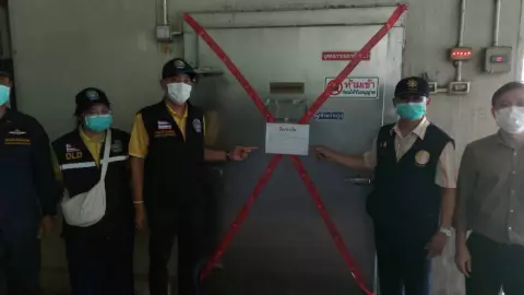 ปศุสัตว์สนธิกำลังบุกห้องเย็นเมืองสองแคว จับเนื้อสัตว์เถื่อนรวมกว่า 50 ตัน