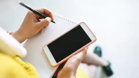 10 เทคนิคสัมภาษณ์งานทางโทรศัพท์ เตรียมตัวตอบคำถามแบบมือโปร