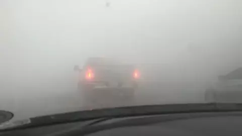 หมอกลงจัดในสหรัฐฯ ทำรถชนระนาวอีกครั้งในรอบไม่ถึง 1 เดือน (คลิป)