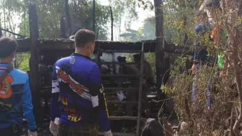 "ไฟไหม้บ้าน" วอดทั้งหลัง คลอกพ่อเฒ่าโรครุมเร้า-ป่วยติดเตียง ดับ 1 ศพ