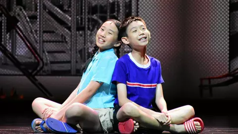 "แฟนฉัน เดอะมิวสิคัล" ละครเวทีฟีลกู๊ด "ไอซ์-พาริส นำทีมแก๊งเด็ก ส่งพลังความสุข