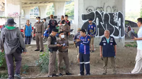 รถไฟชนคุณปู่วัย 79 คอหักดับสลด หลังจูงจักรยานข้าม ไม่ได้ยินเสียงหวูด