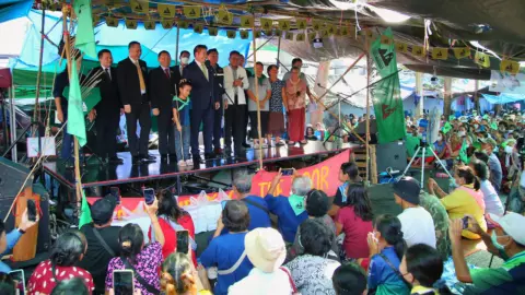 "สมัชชาคนจน" ยุติชุมนุม พอใจผลเจรจา เล็ง หนุนค่าจัดการข้าวอีกไร่ละพัน