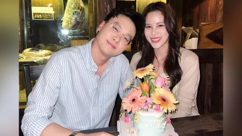 โมเมนต์หวาน “อ๊อฟ-ชัยนนท์” หอบเค้กเซอร์ไพรส์หวานใจ “เบญ-เรวิญานันท์”