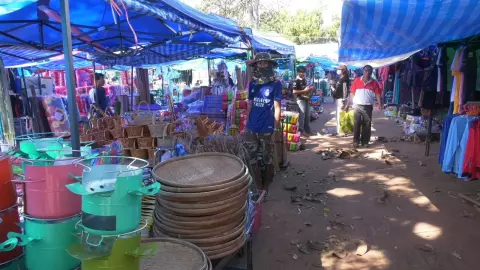 พ่อค้าแม่ค้าแจงตลาดช่องจอมยังมีอยู่ วอน นทท.มาซื้อของได้ ไฟไหม้ไปแค่ส่วนเดียว