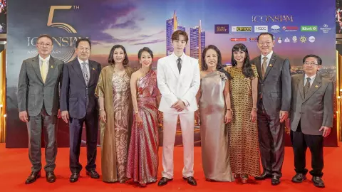 ไอคอนสยามทุ่ม 30 ล้าน ให้ขาช็อป ฉลองใหญ่ครบ 5 ปี ศิลปินดังโชว์เพียบ