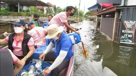 พด.เร่งปั๊ม "พด.6" สารชีวภาพบำบัดน้ำเสีย แจกชาวบ้าน แนะหลังน้ำลดบำรุงดินด้วย 