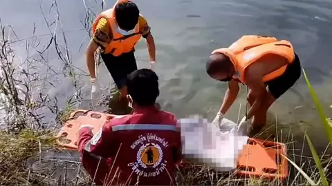 สลด เมียน้อยใจผัว อุ้มลูกสาว 3  ขวบ เดินลงสระจมดับอนาถ 2  ศพ