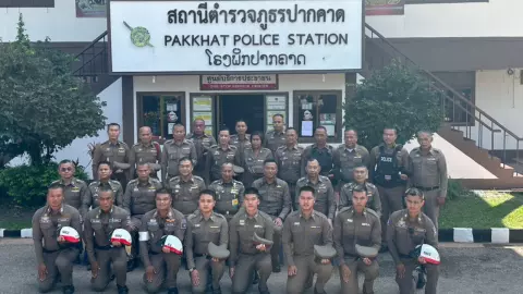 บิ๊กต่อ ดอดเยี่ยม สภ.ปากคาด ชายแดนลาว เหมาก๋วยเตี๋ยวเลี้ยงตำรวจ