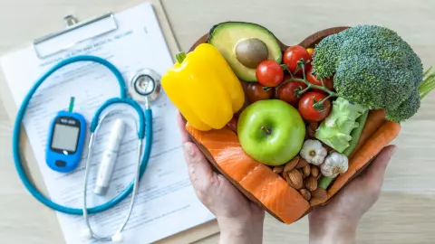 ผู้สูงอายุกับโรคเบาหวาน ป้องกันได้ไหม ควบคุมอย่างไรดี