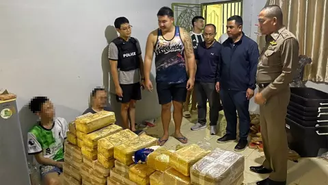 ทลายโกดังเก็บยา