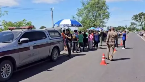 เจ้าทรัพย์ใจกล้า กระโดดเกาะรถโจร โดนเหวี่ยงตกถอยทับดับสลด (คลิป) 