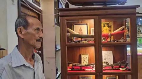 ลูกชายขุนพันธ์เล่าเรื่องพ่อ แทงทวารจับเสือร้าย แนะเสี่ยแป้ง ควรมอบตัว (คลิป)