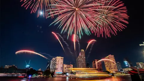 ฉลองวันลอยกระทง