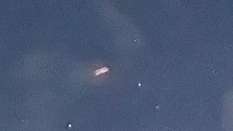 ฮือฮา วัตถุประหลาดคล้าย UFO ลอยเหนือฟ้า อ.คิชฌกูฏ วอนผู้เชี่ยวชาญหาคำตอบ