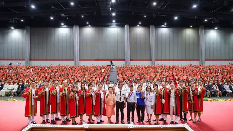 ประธานองคมนตรี เป็นผู้แทนพระองค์ มอบปริญญาบัตร แก่ผู้สำเร็จการศึกษา ม.เทคโนโลยีพระจอมเกล้าธนบุรี