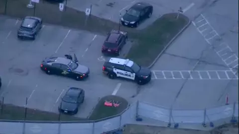 ระทึก ตร.วิสามัญคนร้าย สกัดเหตุกราดยิงใน รพ.จิตเวชสหรัฐฯ