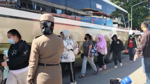 กลับแล้วชุดแรก 41 คนไทยหนีภัยสงครามเมืองเล่าก์ก่าย พม่าไม่ดำเนินคดี