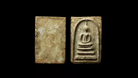 พระสมเด็จบางขุนพรหม พิมพ์สังฆาฏิ มีหูชิด (ตรง) สภาพสวยสมบูรณ์ไร้รอยใช้สัมผัส